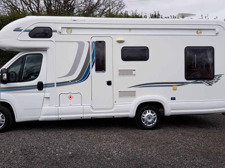 now sold thanks!!!!!!!Autotrail apache 634L se motorhome 2.3 diesel 4 berth 2 seat belts excellent sold with new timing belt kit and service roof aircon