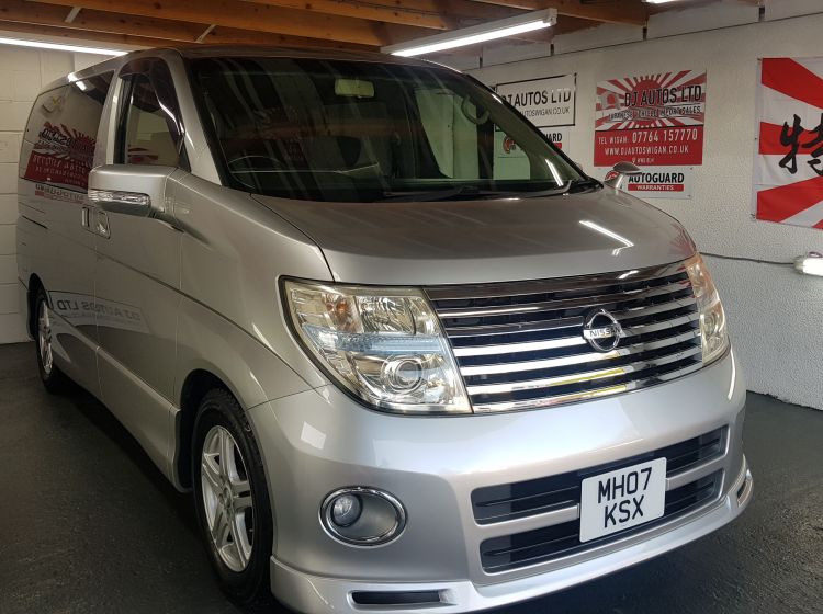 now sold thanks!!!!!!Nissan Elgrand 2.5 automatic 8 seater silver 4wd day van 07 fresh import in stock excellent condition