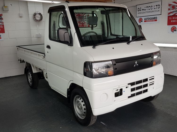 now sold thanks!!!!!!!Mitsubishi mini pickup 650cc corrosion free drop sides only 2008 fresh import-aircon-quote 108