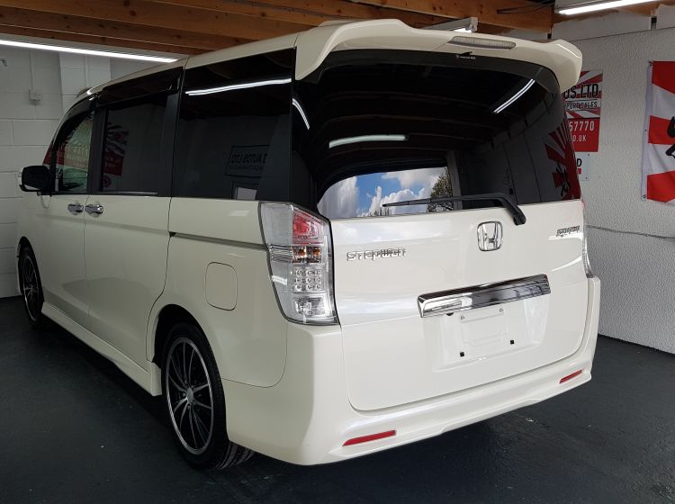now sold thanks!!!!!Honda stepwagon spada 2.0 automatic white 8 seater japanese import 2009 in stock -fresh import -please quote 117