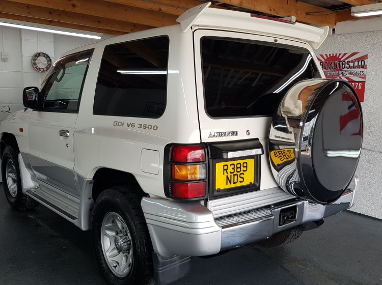 now sold thanks!!!!!!Mitsubishi pajero 3.5 auto white very rare 3 door japanese corrosion free import 1997 new refurbed alloys stunning condition quote 133