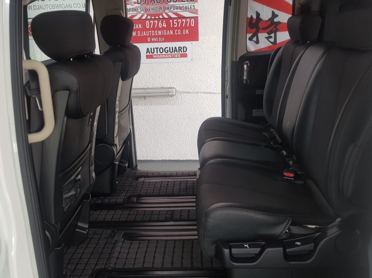 now sold thanks!!!!!Nissan Elgrand e51 2.5 automatic 8 seater white day van fresh japanese import 06 in stock-ready to go-twin sunroofs -please quote 140