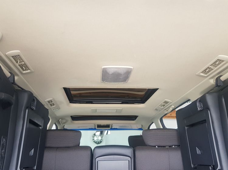now sold thanks!!!!!Nissan Elgrand e51 2.5 automatic 8 seater white day van fresh japanese import 06 in stock-ready to go-twin sunroofs -please quote 140