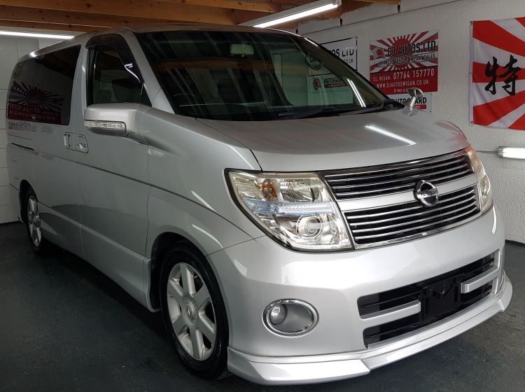now sold thanks!!!!!!Nissan Elgrand e51 2.5 automatic 8 seater silver MPV day van fresh import 2008 in stock -series 3- please quote 144