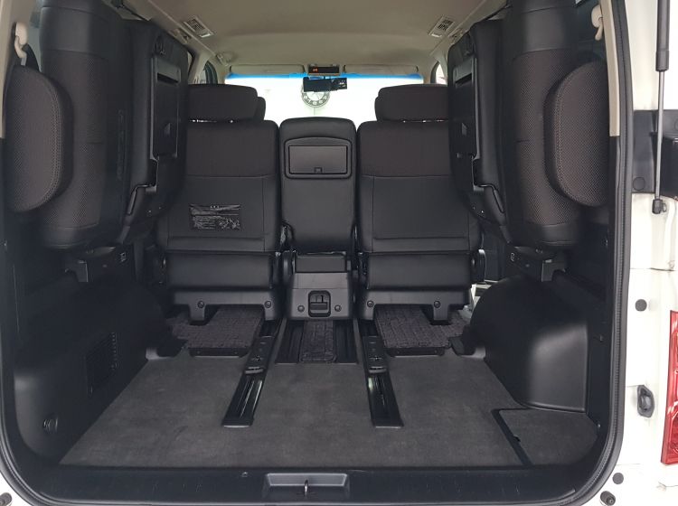 now sold thanks!!!!!Nissan Elgrand e51 2.5 automatic 8 seater white japanese import day van 07 in stock-grade 4- please quote 160