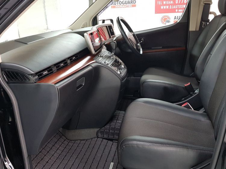 now sold thanks!!!!Nissan Elgrand 2.5 automatic 8 seater black MPV day van japanese fresh import 06 	ready to go-only 42k miles-please quote 163 Pictures