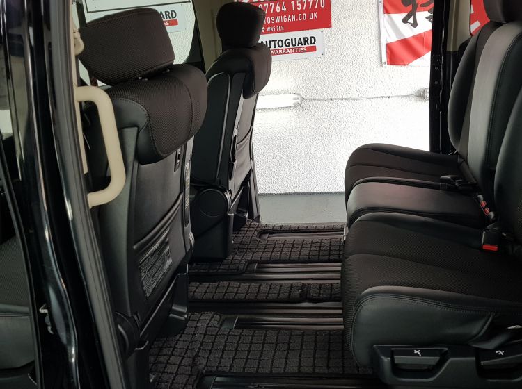 now sold thanks!!!!Nissan Elgrand 2.5 automatic 8 seater black MPV day van japanese fresh import 06 	ready to go-only 42k miles-please quote 163 Pictures