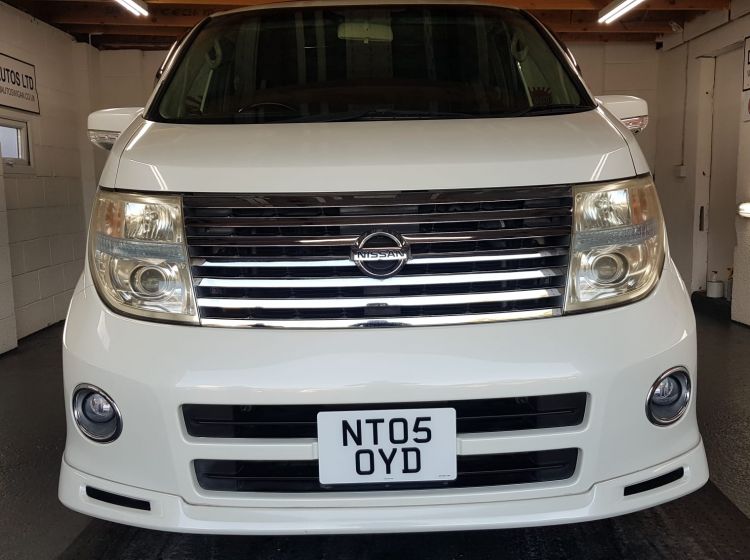 now sold thanks!!!!!Nissan Elgrand e51 2.5 automatic 8 seater white MPV day van japanese import 05 in stock-ready to go -please quote 169