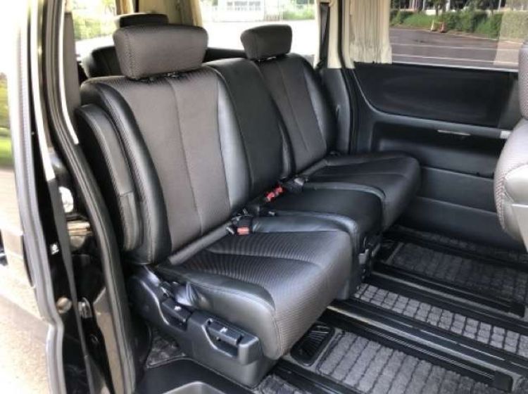 now sold thanks!!!!!!Nissan Elgrand e51 2.5 automatic 8 seater black fresh japanese import 2007(((awaiting dvla v5-)))pleaser quote 181