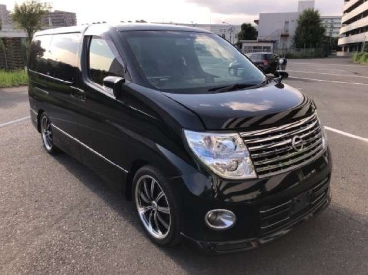 now sold thanks!!!!!!Nissan Elgrand e51 2.5 automatic 8 seater black fresh japanese import 2007(((awaiting dvla v5-)))pleaser quote 181
