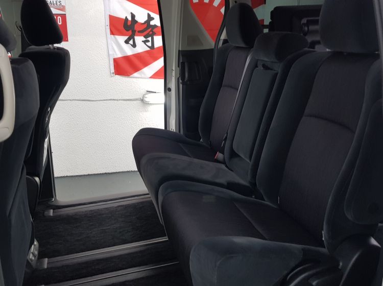 now sold thanks!!!!!!190-Toyota vellfire/alphard 2.4 white 8 seater fresh japanese import low miles 32k excellent condition -2008  please quote 190