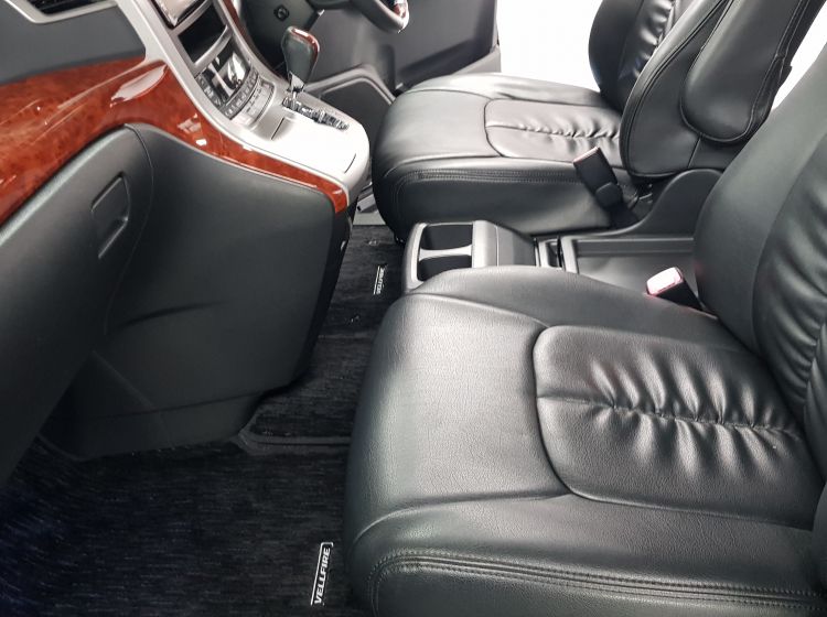 now sold thanks!!!!!191--Toyota vellfire/alphard 2.4 black 7 seater fresh japanese import corrosion free only 55k miles in excellent condition- please quote 191