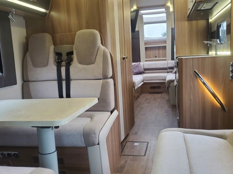 sold !!!!!!!!2020 SWIFT KONTIKI 649 MOTORHOME 2.3 diesel 180bhp black edition manual 6 speed 6 berth 6 seatbelts rear u shape lounge only 6600 miles tag axle  px and finance possible- 12 months warranty
