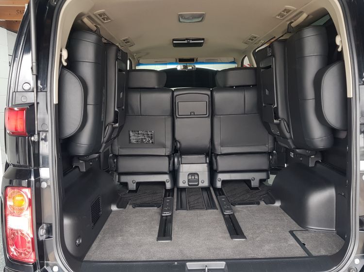 now sold thanks!!!!!!!202  nissan elgrand e51 s3 in black 2.5 automatic 8 leather seater fresh japanese import only 51k miles warranted-2007-please quote 202