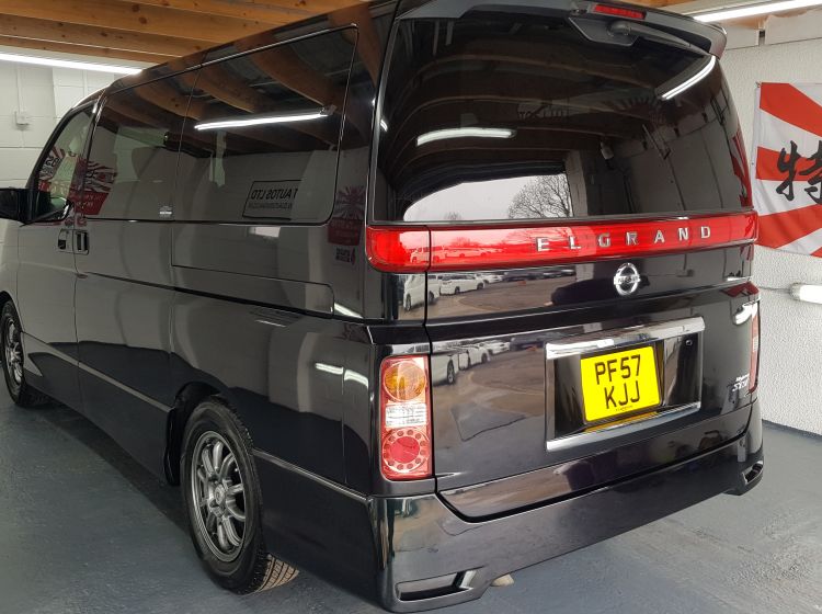 now sold thanks!!!!!!!202  nissan elgrand e51 s3 in black 2.5 automatic 8 leather seater fresh japanese import only 51k miles warranted-2007-please quote 202