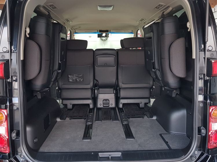 now sold thanks!!!!!!!206-Nissan Elgrand 2.5 automatic 8 seater black fresh japanese import  2007 -powder coated alloys-please quote 206