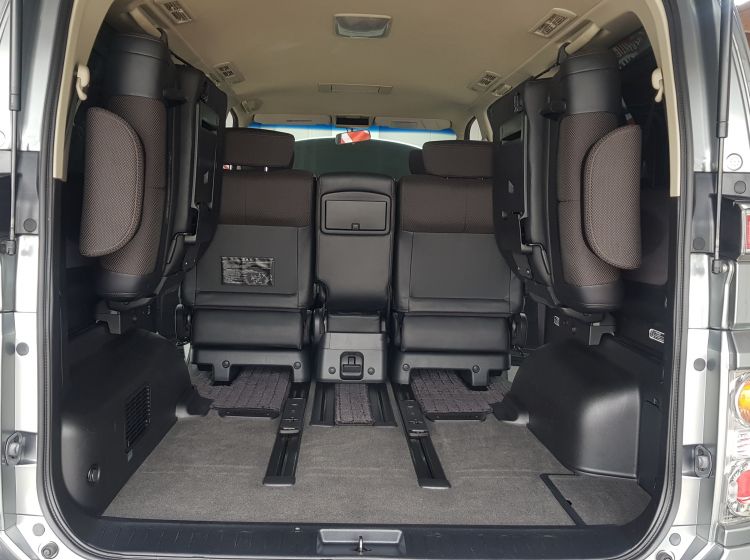 now sold thanks!!!!!!214 nissan elgrand e51 s2 in grey 2.5 4wd switchable 2wd automatic 8 seater fresh japanese import only 63k miles warranted-2006-please quote 214