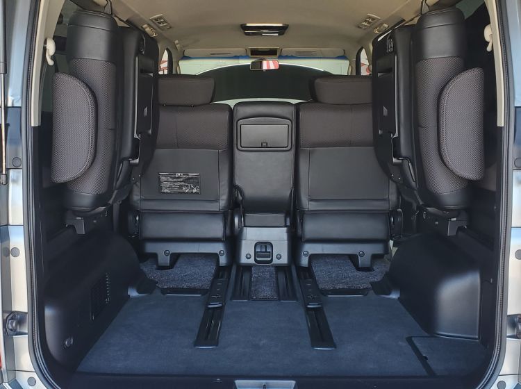 sold thanks !!!!!!215-Nissan Elgrand e51 2.5 automatic in grey 8 seater fresh japanese import 2007 px and finance poss-6 months warranty-please quote 215