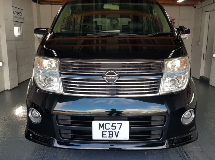NOW SOLD THANKS!!!!!!!217 nissan elgrand e51 s3 in black 2.5 automatic 8 leather seater fresh japanese import only 62k miles warranted-please quote 217