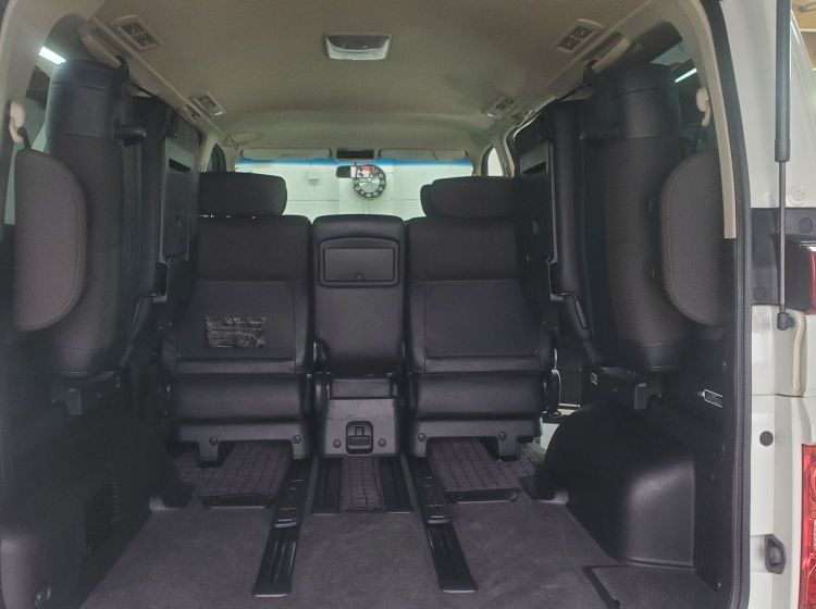 sold thanks!!!!!!!319-Nissan Elgrand e51 2.5 automatic 8 seater white fresh japanese import bimta 06 -6 months warranty-px poss -please quote 319