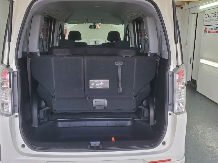 sold thanks!!!!!!!320-Honda stepwagon spada white body style kit fresh japanese import excellent condition	only 58k miles-8 seater-new tryes fitted -please quote 320