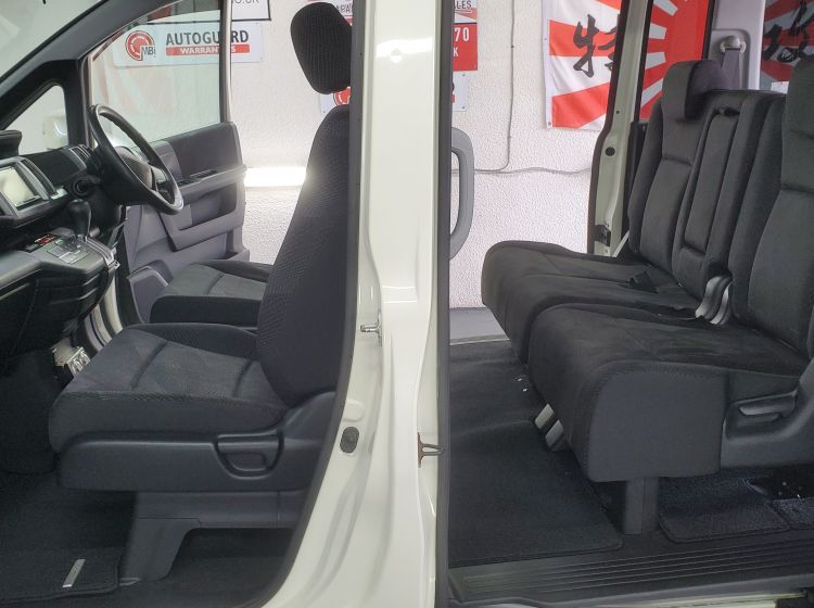 sold thanks!!!!!!!320-Honda stepwagon spada white body style kit fresh japanese import excellent condition	only 58k miles-8 seater-new tryes fitted -please quote 320