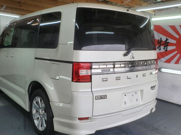 now sold thanks!!!!!!322-Mitsubishi delica d5 in white automatic 4wd 7 seater fresh japanese import 2008 px poss- 6 months warranty-please quote 322