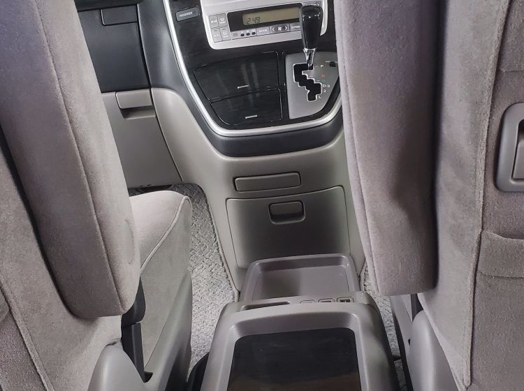 sold deposit payed!!!!!!!!334-Toyota Alphard 2.4 white petrol automatic 8 seater fresh japanese import 2006	px poss 6 months warranty please quote 334
