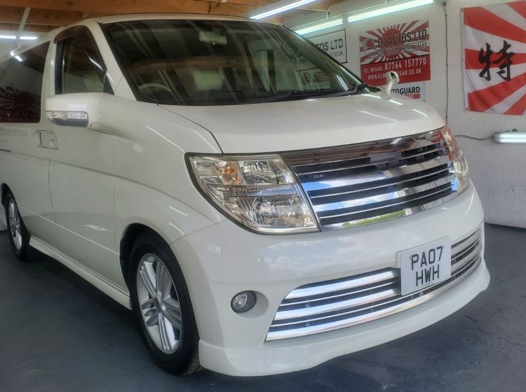 now sold thanks!!!!!!337-Nissan Elgrand e51 rider 2.5 automatic 8 seater fresh  japanese import twin sunroofs only 50k miles -cream leather seats-please quote 337