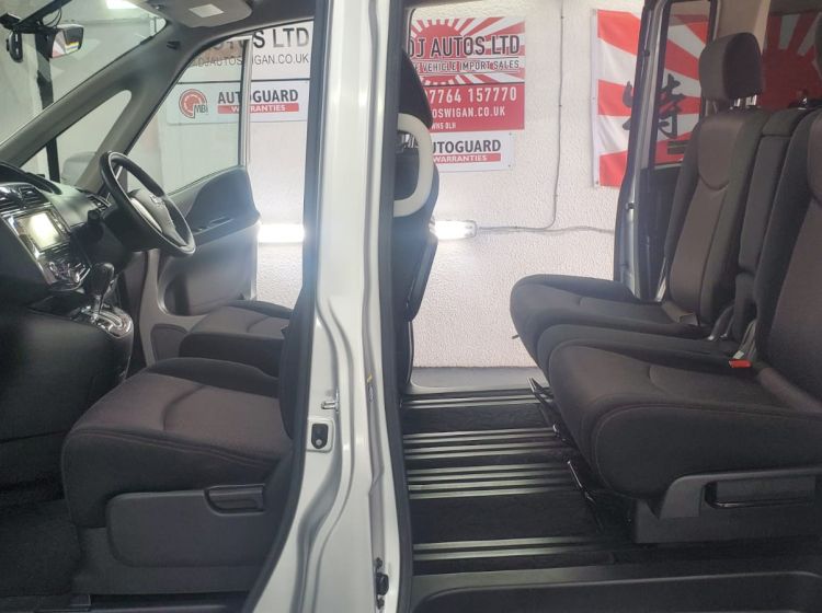 sold thanks!!!!!!!!!!350-Nissan serena 2.0 automatic 8 seater fresh japanese import only 32k miles 2011 px poss- 6 months nationwide warranty-please quote 350