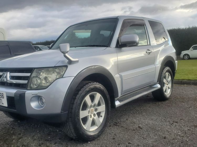 sold thanks!!!!!!!!!!!!364-mitsubishi pajero 3.8 v6 4wd automatic 3 door in silver fresh japanese import -japan grade 4 vehicle more info soon -please quote 364 to reserve me
