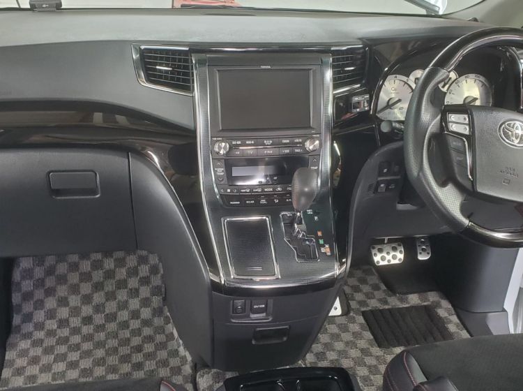 382-Toyota vellfire gs 2.4 auto 7 seats japanese import only 39k miles 2014 -in excellent condition refurbed black alloys-please quote 382 to reserve me