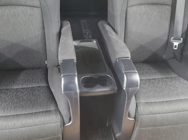 reserved deposit recieved!!!!!!!!!402-Toyota vellfire 2.4 auto g edition only 43k miles captain seats japanese import excellent condition-please quote 402 to reserve me!!!!!!