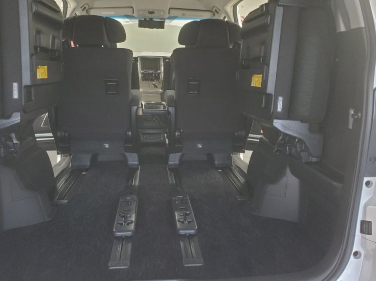 reserved deposit recieved!!!!!!!!!402-Toyota vellfire 2.4 auto g edition only 43k miles captain seats japanese import excellent condition-please quote 402 to reserve me!!!!!!