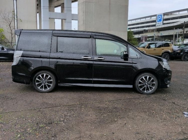 reserved deposit payed!!!!!432-Honda stepwagon spada cool spirit 2.0 automatic black fresh japanese import 2013	6 months warranty- please quote 432 to reserve me