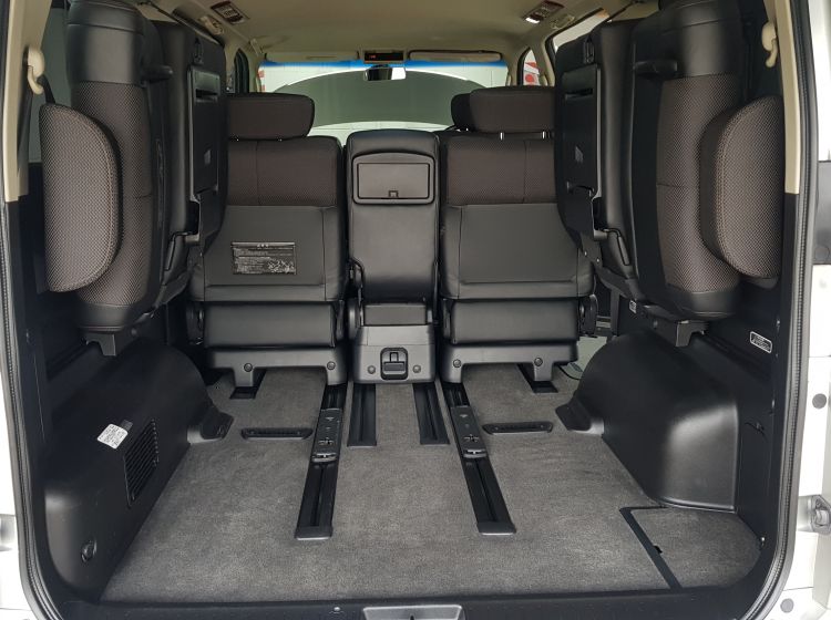now sold thanks!!!!!!!Nissan Elgrand 2.5 automatic 8 seater silver MPV day van fresh import in stock in stock only 54k miles grade 4 excellent condition