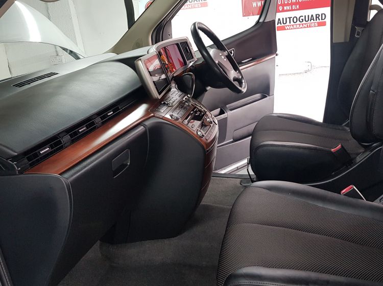 now sold thanks!!!!!!!Nissan Elgrand 2.5 automatic 8 seater silver MPV day van fresh import in stock in stock only 54k miles grade 4 excellent condition