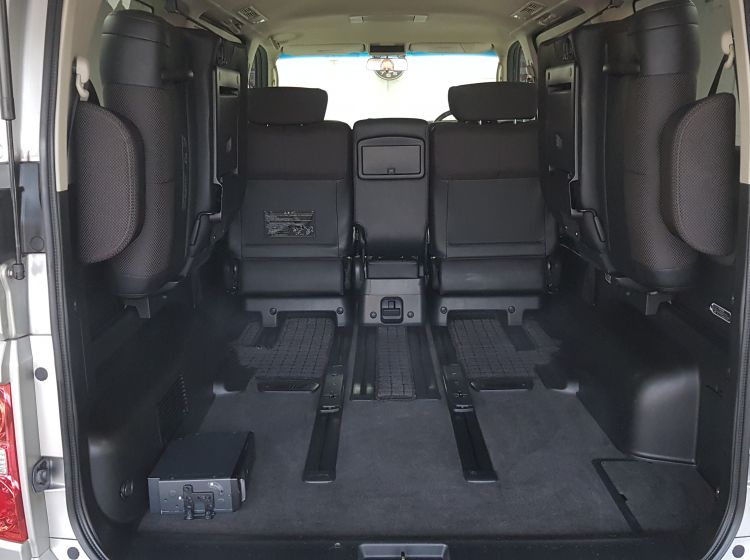 now sold thanks!!!!!Nissan Elgrand 2.5 automatic 8 seater silver MPV corrosion free japanese import in stock 2 x elec doors /dvd player quote 88