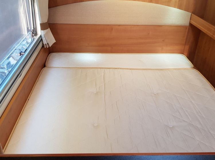 now sold thanks!!!!!!Autotrail Dekota 3.0 motorhome 4 berth 2 belts french bed only 14500 miles 2009 extras excellent condition px and finance 6 months warranty