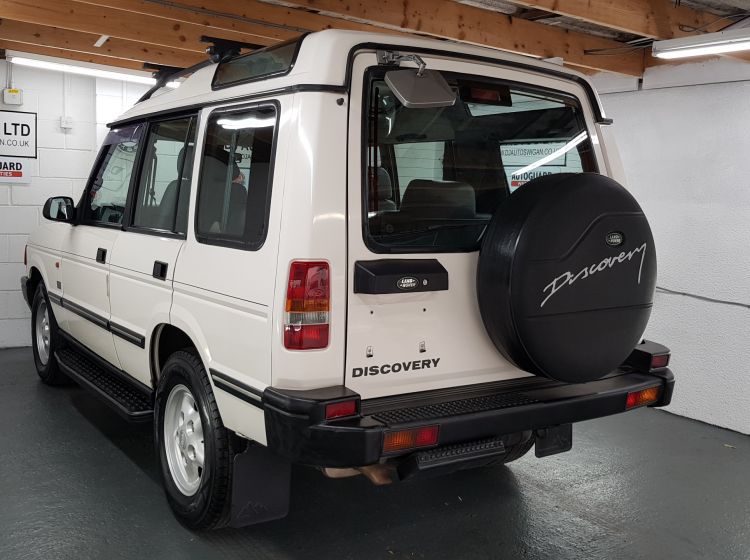 now sold thanks!!!!!!!!Land Rover Discovery white 3.9 V8i auto japanese import collectors corrosion free 1998 excellent alround condition must be seen twin sunroofs