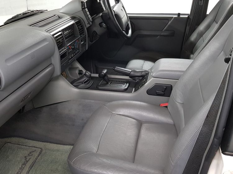 now sold thanks!!!!!!!!Land Rover Discovery white 3.9 V8i auto japanese import collectors corrosion free 1998 excellent alround condition must be seen twin sunroofs