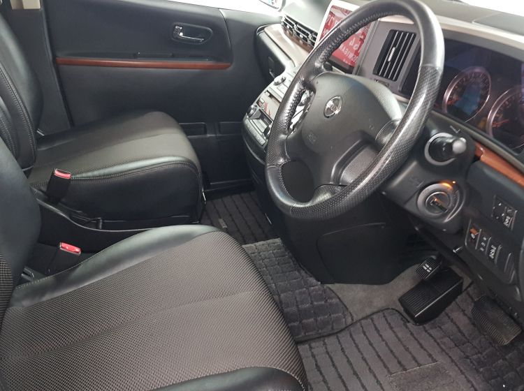 now sold thanks!!!!!!Nissan Elgrand 2.5 automatic 8 seater silver jap import only 48k miles in stock excellent condition px and finance 6 months warranty