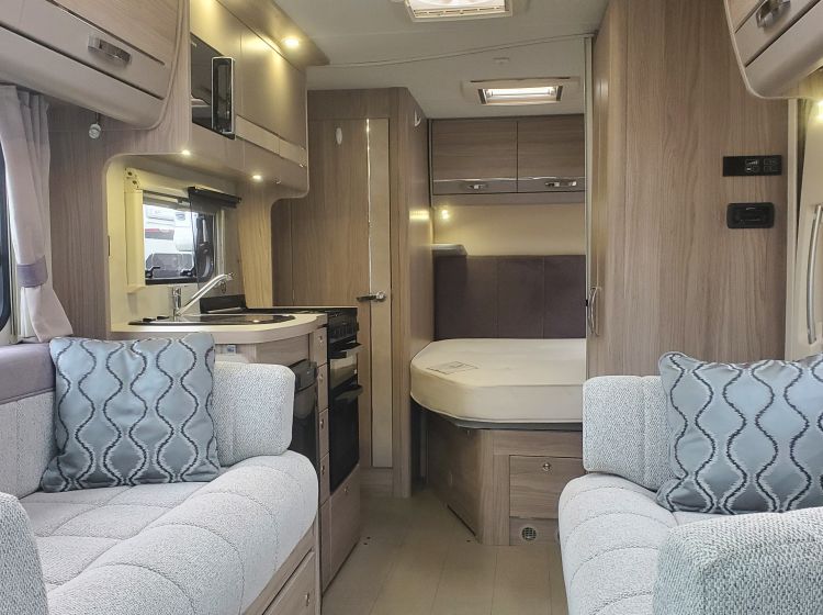sold thanks!!!!!ELDDIS MAGNUM GT 155 MOTORHOME 4 BERTH 4 BELTS FRENCH BED 1 OWNER 6K MILES -71 REG 	px and finance possible- 12 months warranty