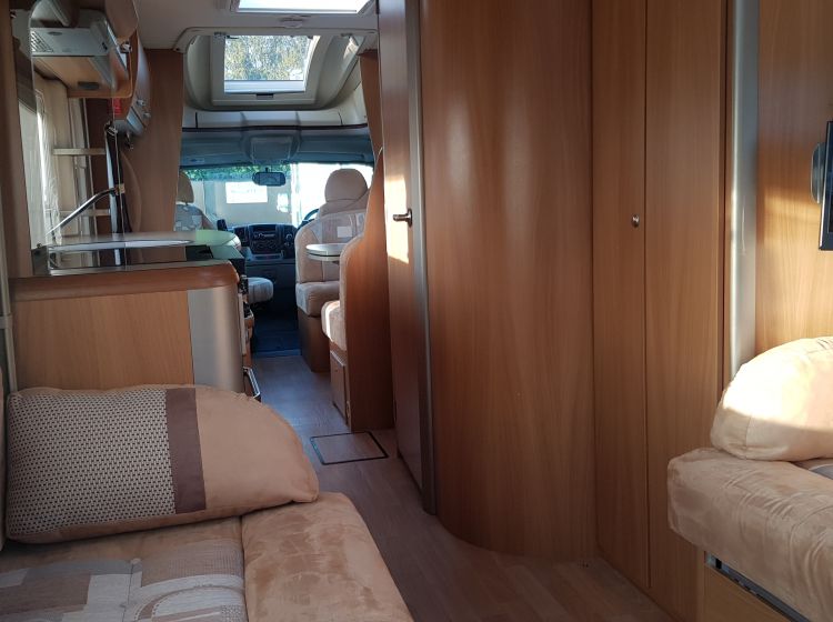 now sold thanks!!!!!!!!!swift kontiki 649 motorhome 3.0 diesel 4 berth 4 seatbelts u shape lounge extra 2 lap belts fitted tag axle 2010 extras u shape lounge*solar panels*unused privacy room*towba