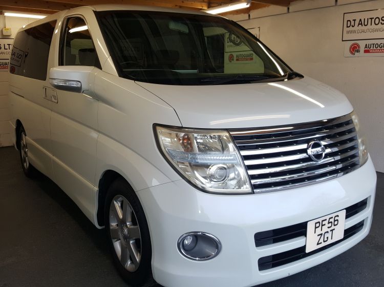 now sold thanks!!!!!!Nissan elgrand 2500cc highway star top class import automatic white 2006 only 67k warranted miles*in stock* px welcome