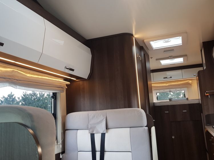 now sold thanks!!!!!!!ROLLER TEAM ZEFIRO 690 garage motorhome 6 berth 6 seatbelts  Awning, safari room,solar panel, bike rack excellent condition 2017