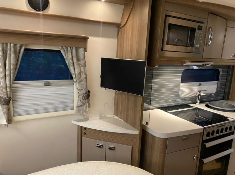 now sold !!!!!swift kontiki 669 1 previous owner 2.3 manual gearbox highline 6 berth only 9800 miles 2017	Px finance 12 months nationwide warranty