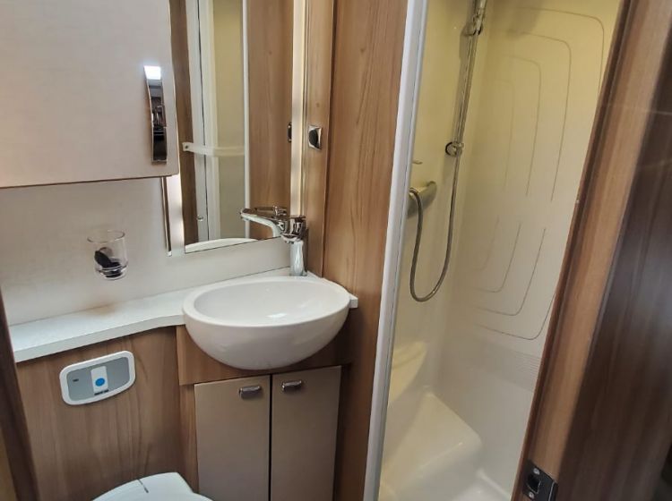 sold thanks!!!!!!! payed !!!!!!!!SWIFT KON-TIKI 669 motorhome black edition 3.0 diesel automatic 4 berth 4 belts island bed 2016 	excellent condition px and finance 12 months warranty